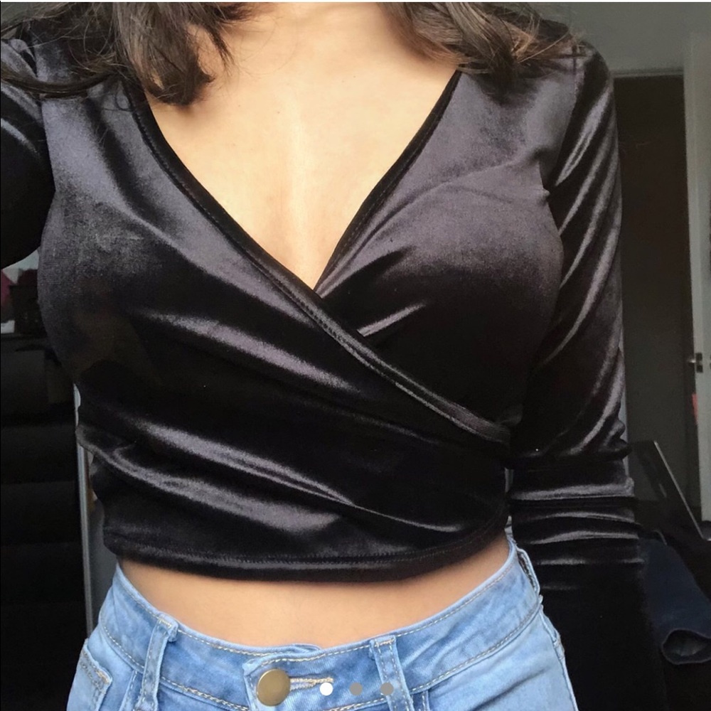 BLACK VELVET DEEP V NECK CROP TOP